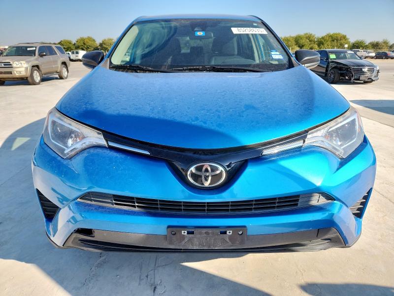 2T3ZFREVXJW424748 - 2018 TOYOTA RAV4 LE BLUE photo 5