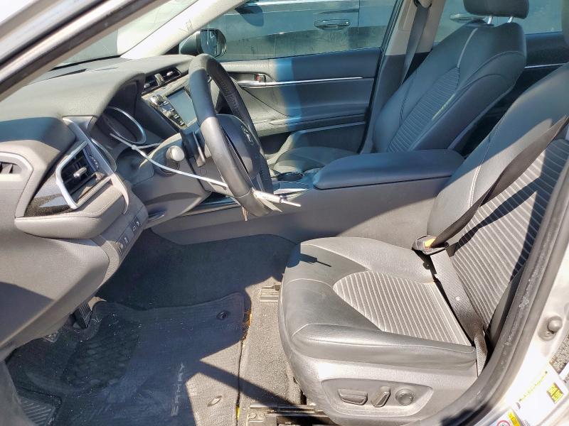 4T1B11HK4JU628943 - 2018 TOYOTA CAMRY L SILVER photo 7