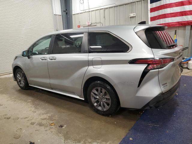 5TDYSKFC3MS035838 - 2021 TOYOTA SIENNA XLE Srebrny zdjęcie 2