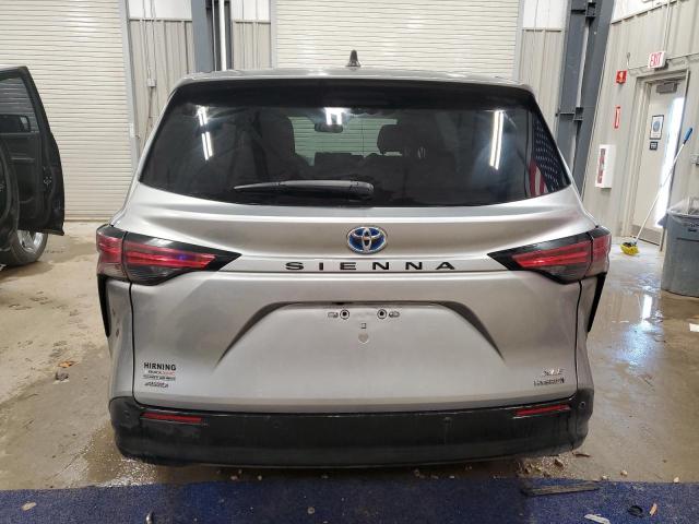 5TDYSKFC3MS035838 - 2021 TOYOTA SIENNA XLE Srebrny zdjęcie 6