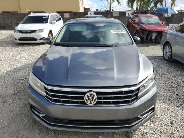 1VWBA7A38JC024664 - 2018 VOLKSWAGEN PASSAT SE Gris photo 5