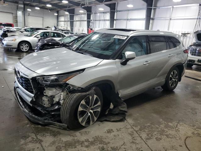 2022 TOYOTA HIGHLANDER XLE, 