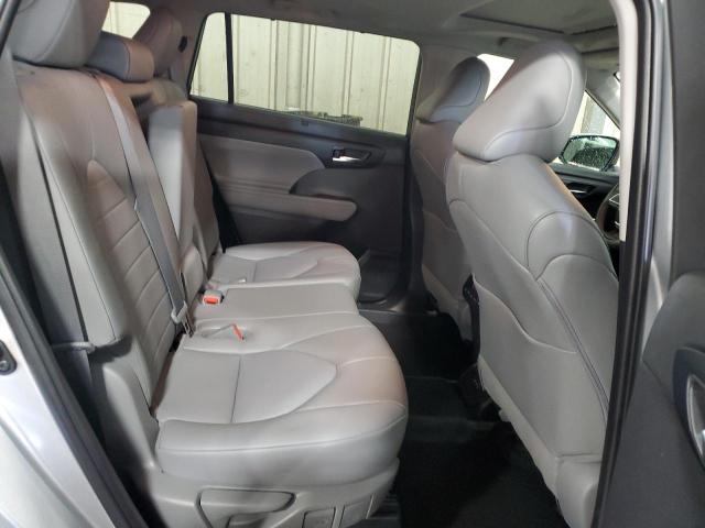 5TDGZRBH1NS588443 - 2022 TOYOTA HIGHLANDER XLE Сріблястий фото 11