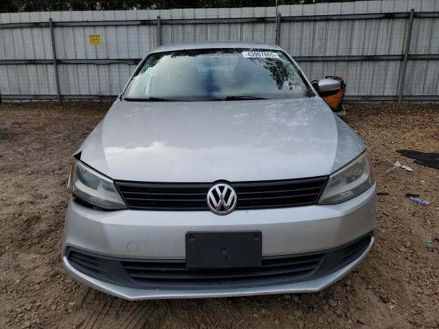 3VWDZ7AJ6BM022010 - 2011 VOLKSWAGEN JETTA SE Silber Foto 10