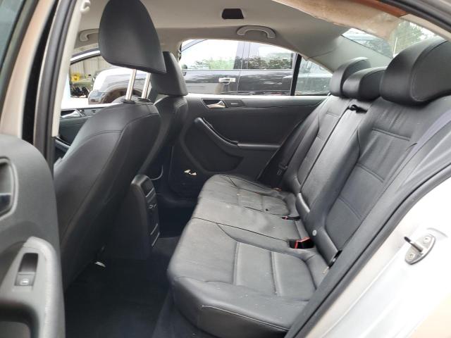 3VWDZ7AJ6BM022010 - 2011 VOLKSWAGEN JETTA SE Silber Foto 19