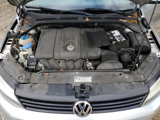 3VWDZ7AJ6BM022010 - 2011 VOLKSWAGEN JETTA SE Silber Foto 22