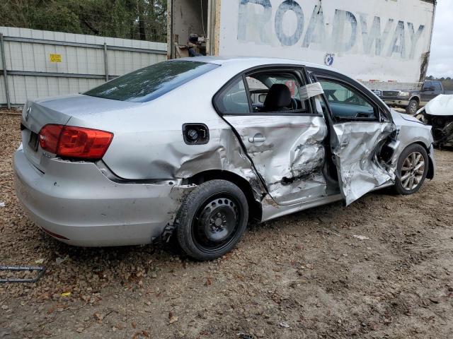 3VWDZ7AJ6BM022010 - 2011 VOLKSWAGEN JETTA SE Silber Foto 5