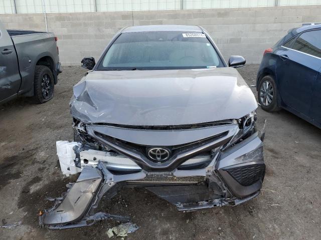 4T1G11BK3PU092901 - 2023 TOYOTA CAMRY SE NIGHT SHADE GRAY photo 5