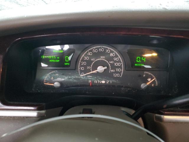 1LNHM81WX4Y688522 - 2004 LINCOLN TOWN CAR EXECUTIVE Silber Foto 9