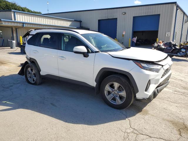 2T3P1RFV5NC262846 - 2022 TOYOTA RAV4 XLE WHITE photo 4