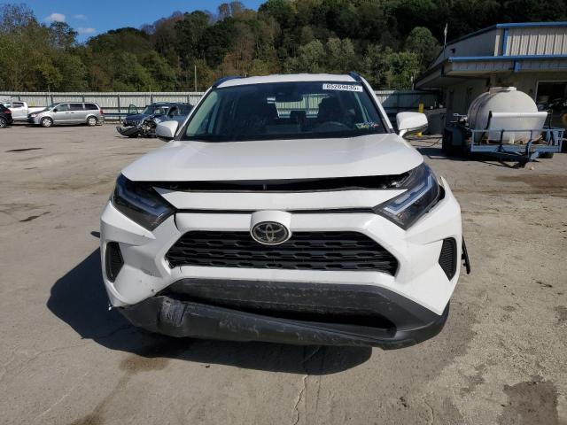 2T3P1RFV5NC262846 - 2022 TOYOTA RAV4 XLE WHITE photo 5