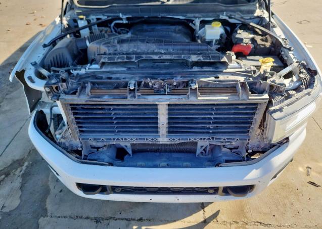 3C6UR5FJ8LG217839 - 2020 RAM 2500 LARAMIE თეთრი ფოტო 11