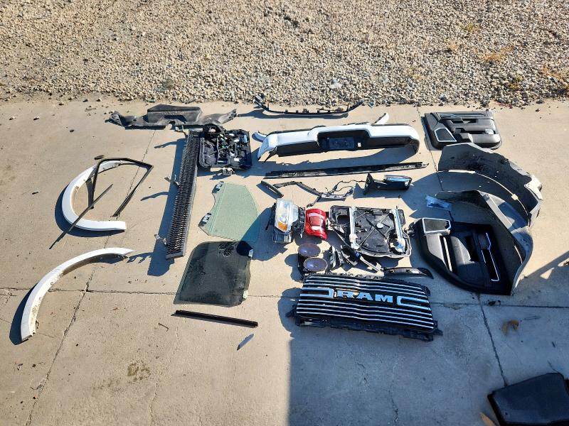 3C6UR5FJ8LG217839 - 2020 RAM 2500 LARAMIE თეთრი ფოტო 12