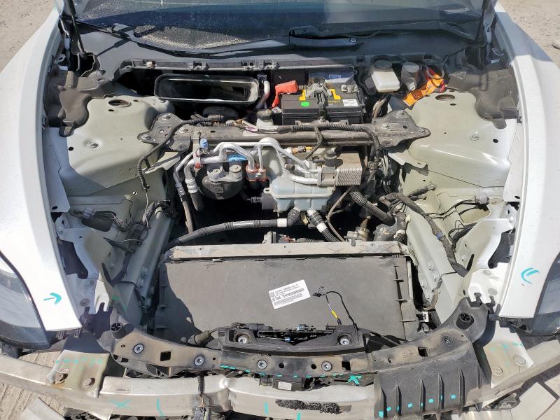 5YJ3E1EA2JF161992 - 2018 TESLA MODEL 3 WHITE photo 11