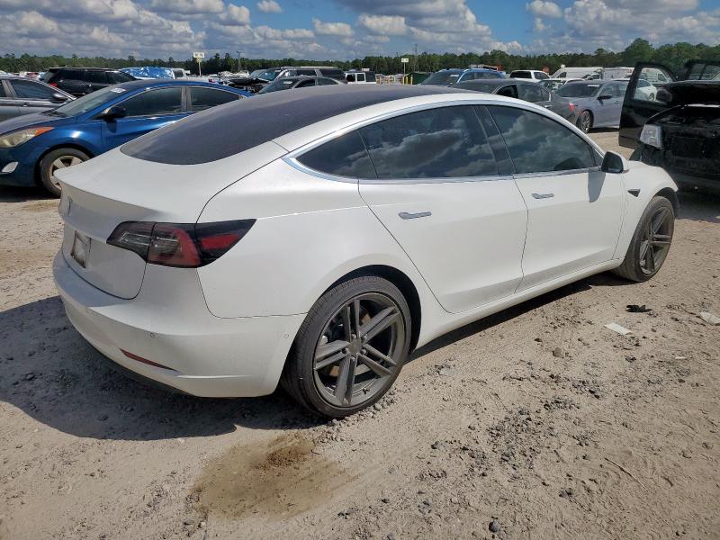 5YJ3E1EA2JF161992 - 2018 TESLA MODEL 3 WHITE photo 3