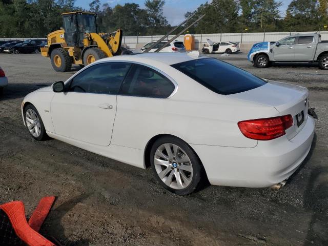 WBAKE3C56BE559008 - 2011 BMW 328 I WHITE photo 2