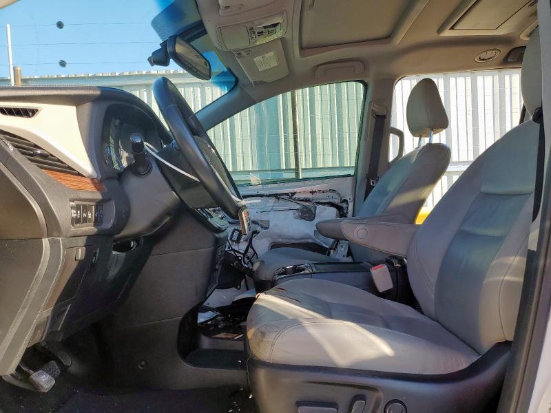 5TDYK3DC3GS752303 - 2016 TOYOTA SIENNA XLE თეთრი ფოტო 7