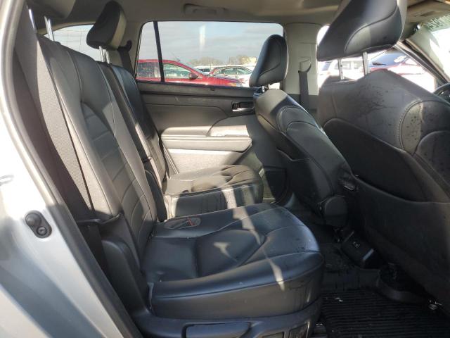 5TDGZRBH5MS546128 - 2021 TOYOTA HIGHLANDER XLE SILVER photo 11