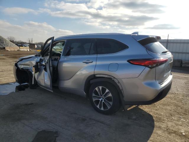 5TDGZRBH5MS546128 - 2021 TOYOTA HIGHLANDER XLE SILVER photo 2