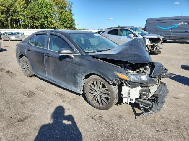 4T1G11AK0NU627617 - 2022 TOYOTA CAMRY SE BLACK photo 4