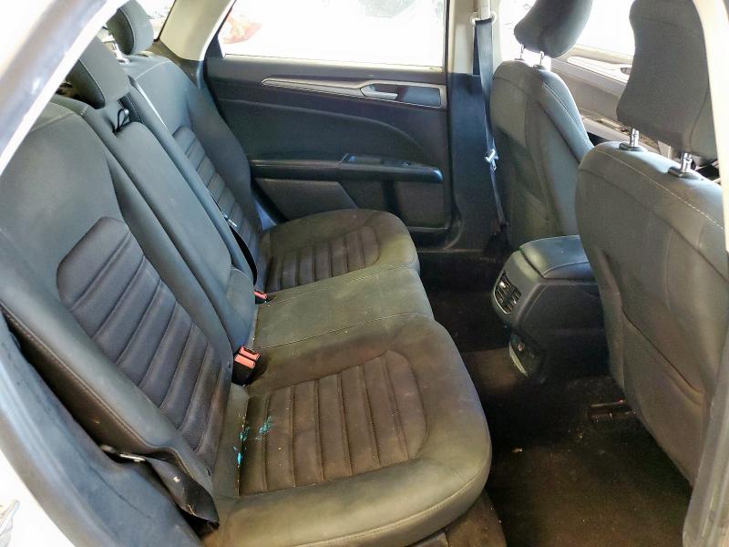 3FA6P0LUXKR110003 - 2019 FORD FUSION SE Սպիտակ լուսանկար 10