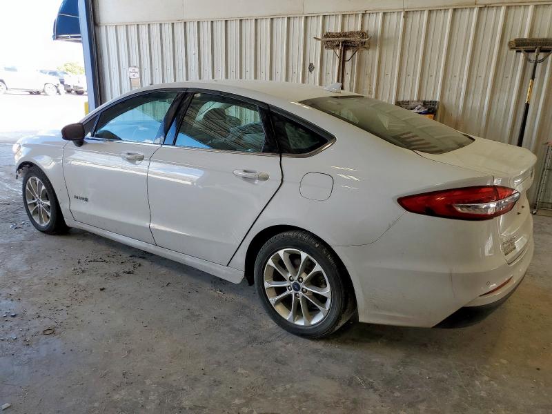 3FA6P0LUXKR110003 - 2019 FORD FUSION SE Սպիտակ լուսանկար 2