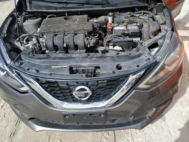 3N1AB7AP1JY256953 - 2018 NISSAN SENTRA S 灰色 照片 11