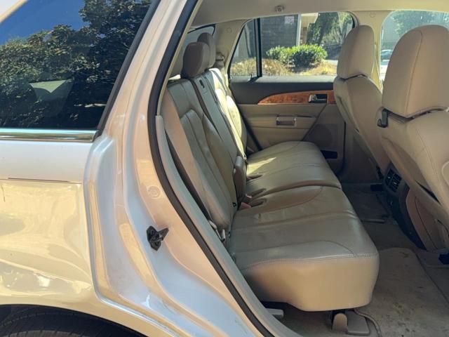 2LMDJ6JK7BBJ19568 - 2011 LINCOLN MKX WHITE photo 6