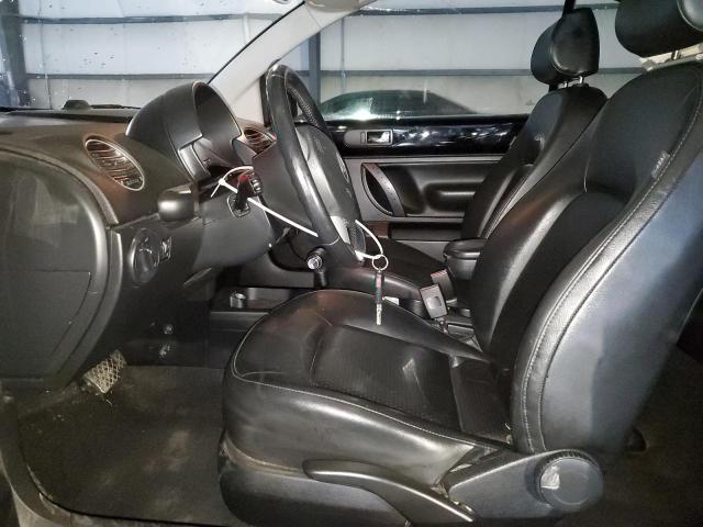 3VWRG3ALXAM009717 - 2010 VOLKSWAGEN NEW BEETLE BLACK photo 7