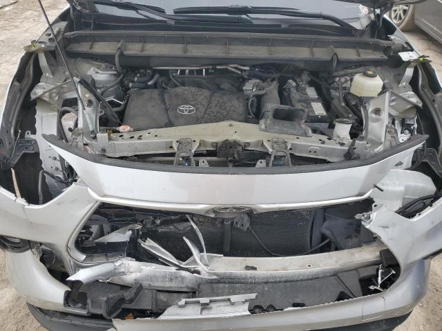 5TDGZRBH5LS019964 - 2020 TOYOTA HIGHLANDER XLE SILVER photo 12