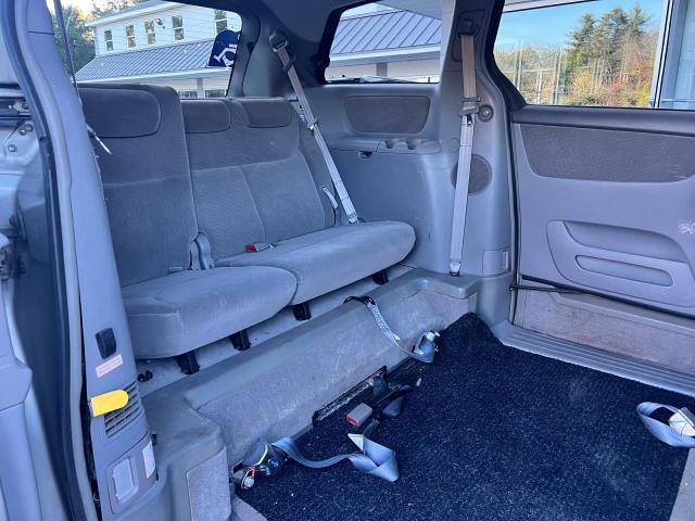 5TDZA23C85S291874 - 2005 TOYOTA SIENNA CE 银色 照片 6