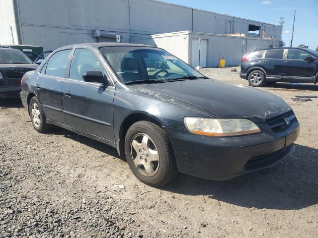 1HGCG1657WA030196 - 1998 HONDA ACCORD EX BLACK photo 4