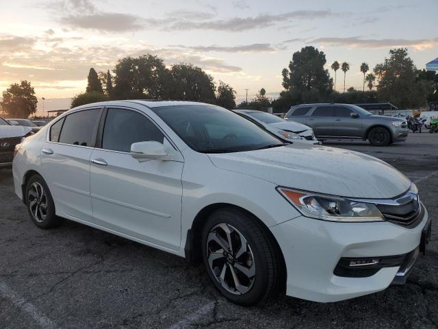 1HGCR2F8XHA109133 - 2017 HONDA ACCORD EXL WHITE photo 4