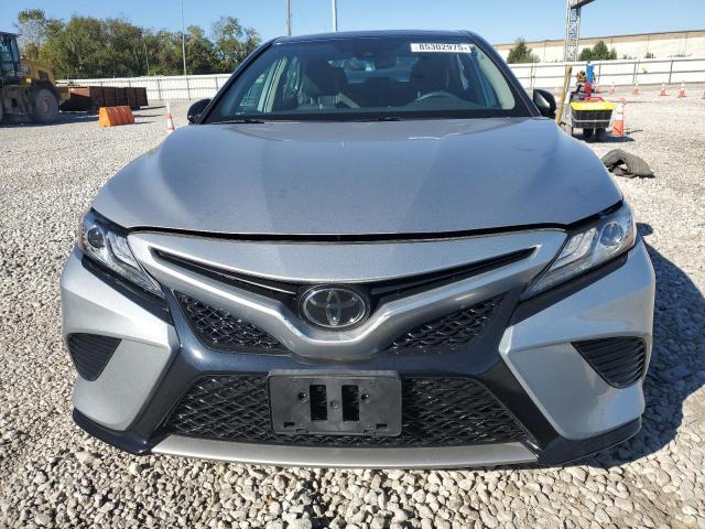 4T1B61HK7KU257585 - 2019 TOYOTA CAMRY XSE SILVER photo 5