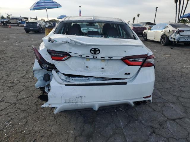 4T1G11AK2PU834674 - 2023 TOYOTA CAMRY SE NIGHT SHADE WHITE photo 6