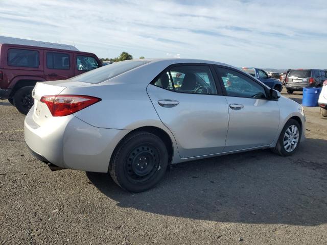 2T1BURHE4JC033656 - 2018 TOYOTA COROLLA L SILVER photo 3