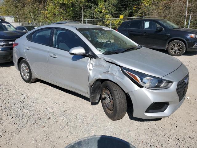3KPC24A3XJE011569 - 2018 HYUNDAI ACCENT SE GRAY photo 4