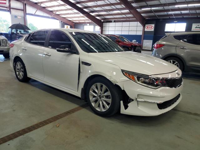 5XXGT4L34JG274899 - 2018 KIA OPTIMA LX WHITE photo 4