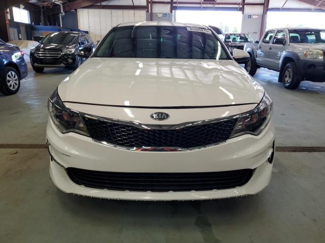 5XXGT4L34JG274899 - 2018 KIA OPTIMA LX WHITE photo 5