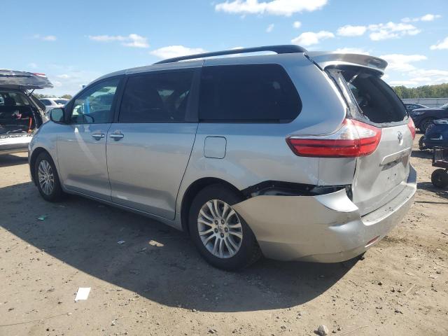 5TDYK3DC1FS558612 - 2015 TOYOTA SIENNA XLE SILVER photo 2