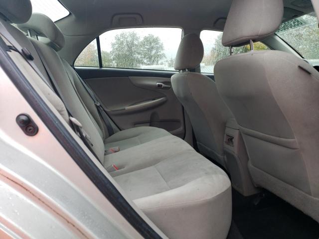 2T1BU4EE0DC924216 - 2013 TOYOTA COROLLA BASE Argent photo 10