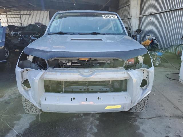 JTEBU5JR8H5440761 - 2017 TOYOTA 4RUNNER SR5/SR5 PREMIUM Сұр фото 5