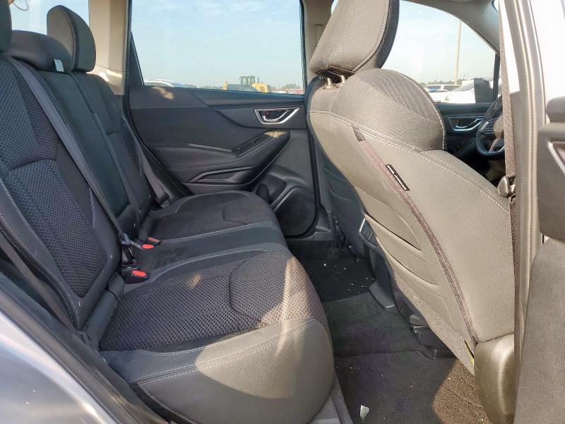 JF2SKAJC3MH546866 - 2021 SUBARU FORESTER PREMIUM SILVER photo 10