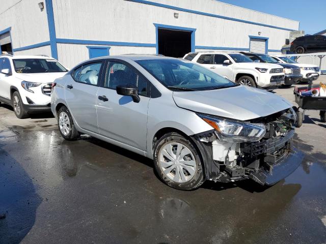 3N1CN8DV2RL901716 - 2024 NISSAN VERSA S فضي صورة 4