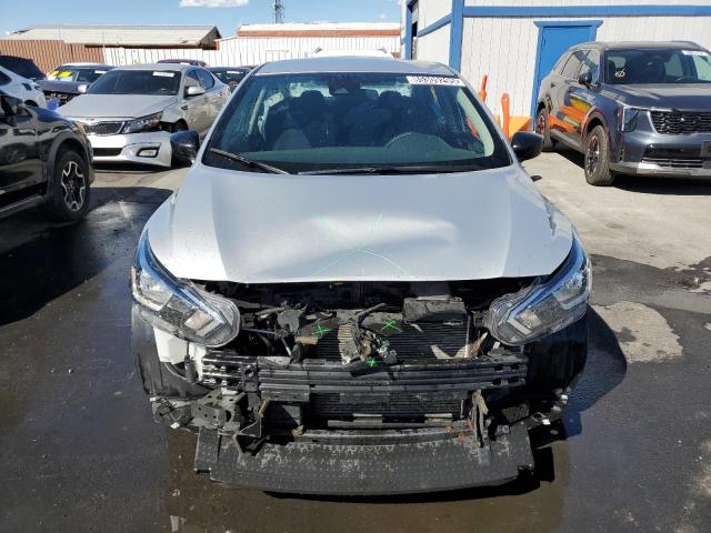 3N1CN8DV2RL901716 - 2024 NISSAN VERSA S فضي صورة 5