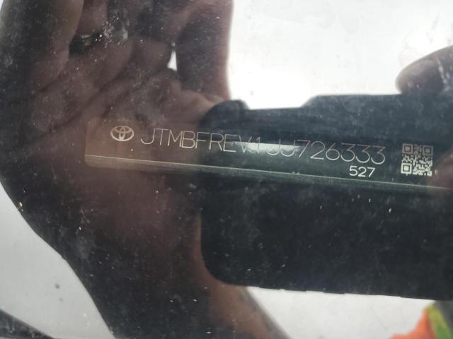 JTMBFREV1JJ726333 - 2018 TOYOTA RAV4 LE 黑色 照片 13