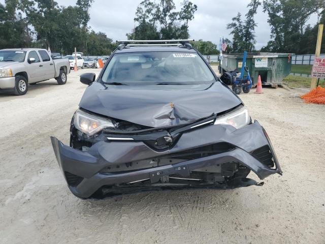 JTMBFREV1JJ726333 - 2018 TOYOTA RAV4 LE 黑色 照片 5