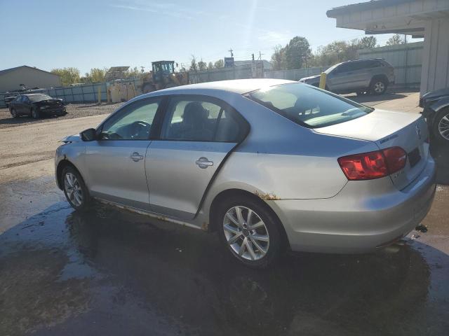 3VWBZ7AJ8BM369720 - 2011 VOLKSWAGEN JETTA SE SILVER photo 2
