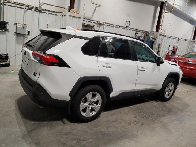 2T3P1RFV6KW080731 - 2019 TOYOTA RAV4 XLE WHITE photo 3
