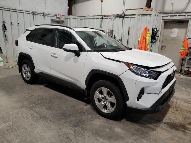 2T3P1RFV6KW080731 - 2019 TOYOTA RAV4 XLE WHITE photo 4